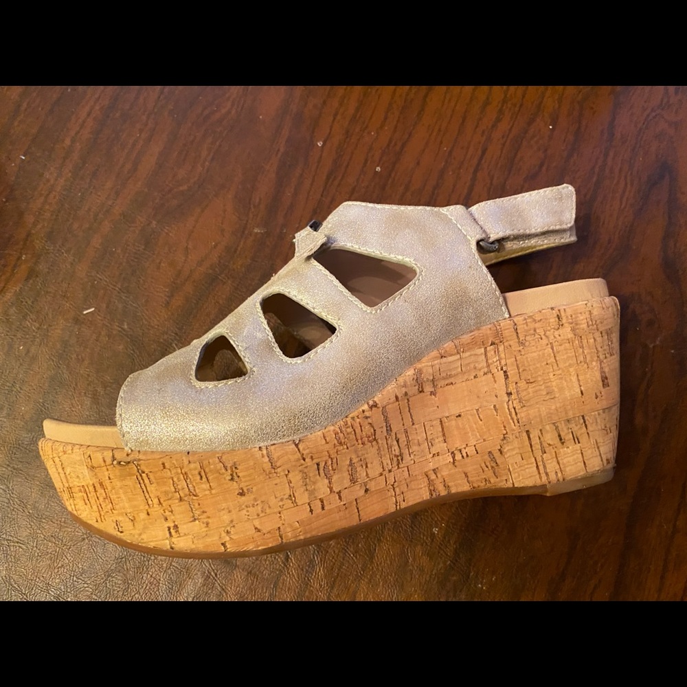 Platform NIB Metallic gold cork wedge sandals.